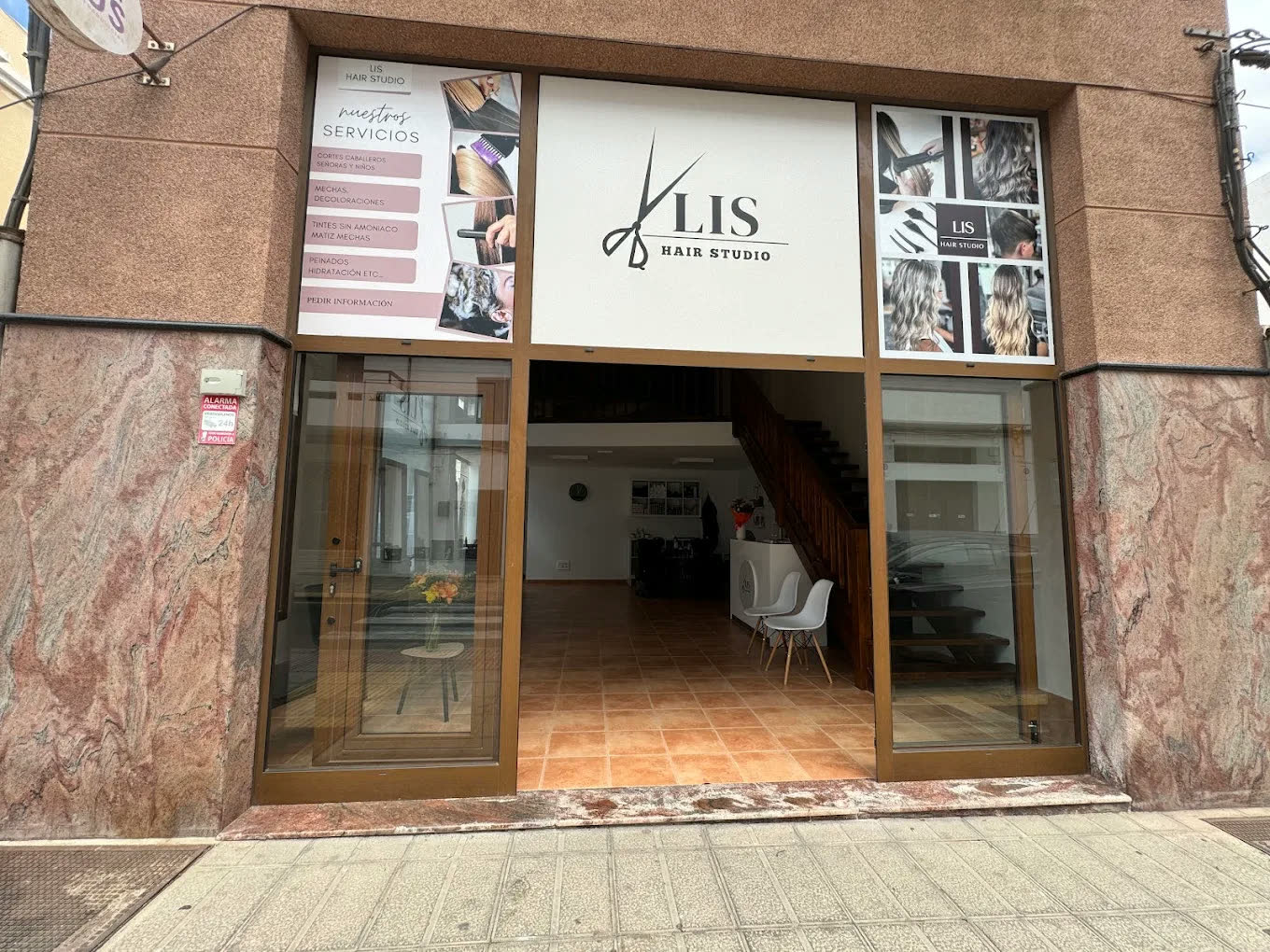 Fachada de LIS Hair Studio en C/ Guatemala 10, Arrecife